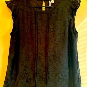 ELLE Black Top